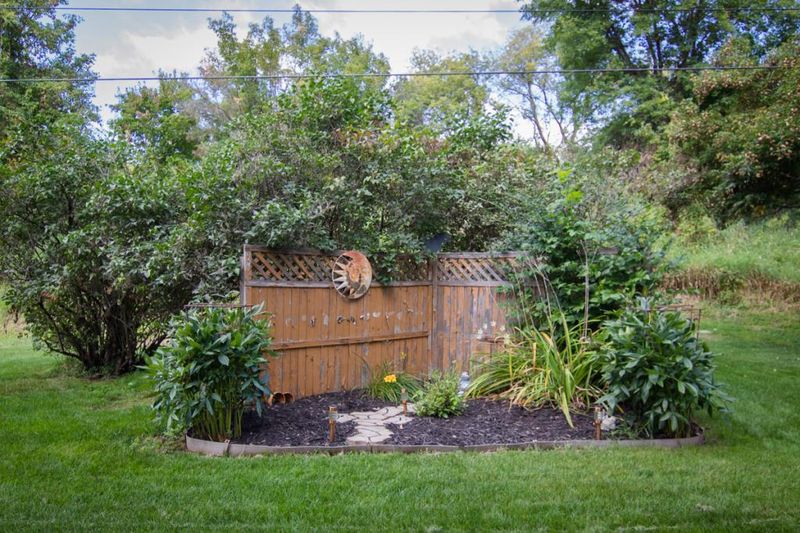 862 Westwood Dr, Faribault, MN 55021
