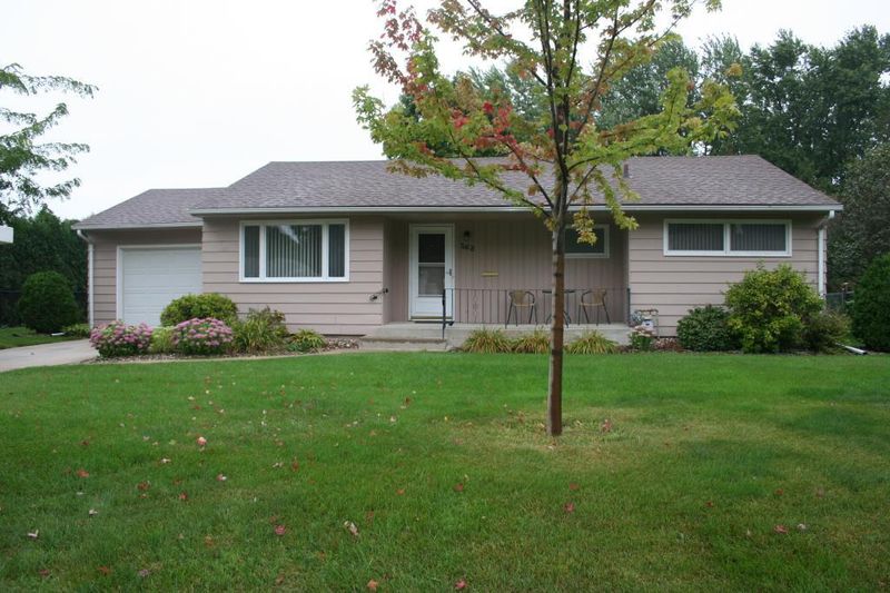 568 E University St, Owatonna, MN 55060