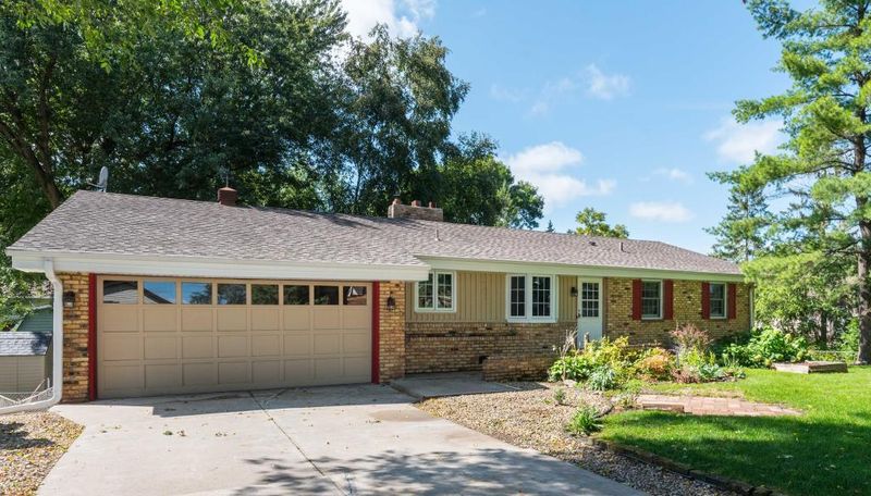 9265 Annapolis Ln N, Maple Grove, MN 55369