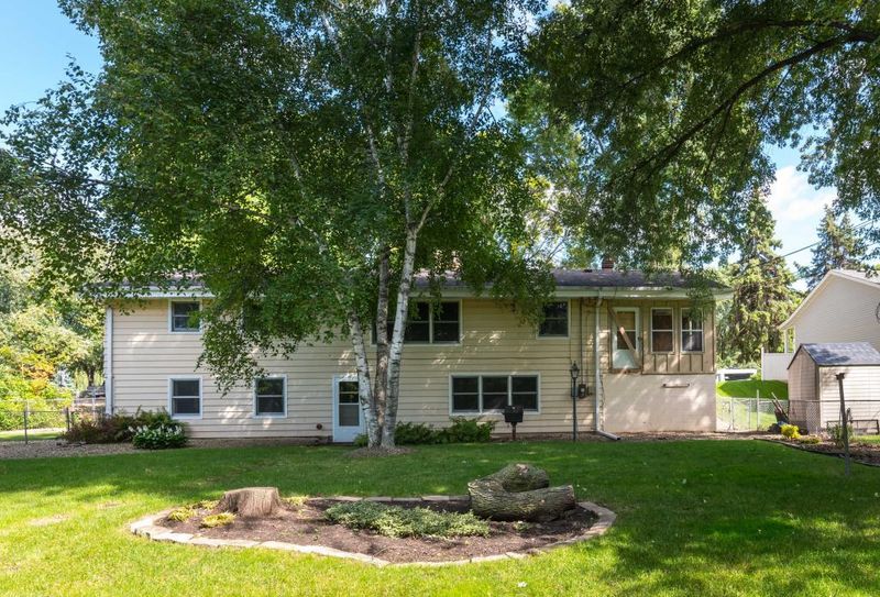9265 Annapolis Ln N, Maple Grove, MN 55369