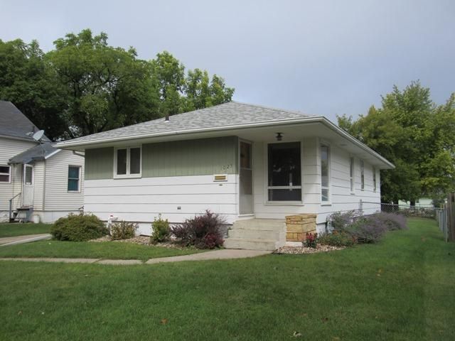 1025 Paulson Ave, Worthington, MN 56187