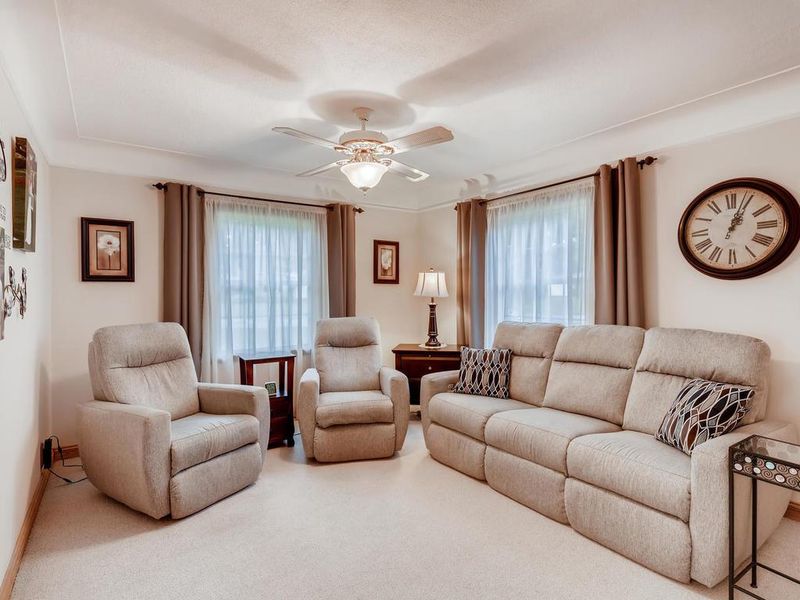 101 Ridgewood Dr, Hopkins, MN 55343