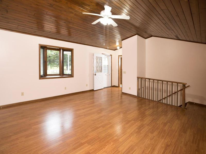 32158 Lever St NE, Cambridge, MN 55008