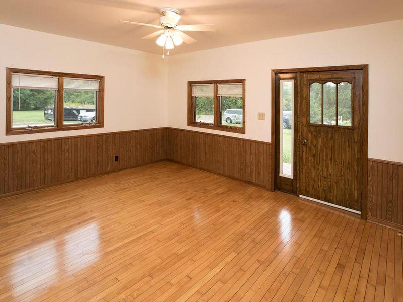 32158 Lever St NE, Cambridge, MN 55008