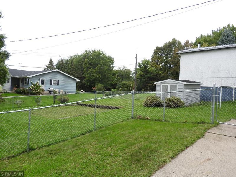 210 3rd St N, Winsted, MN 55395