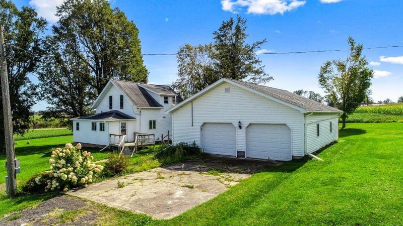 996 13th St, Hillsdale, WI 54733