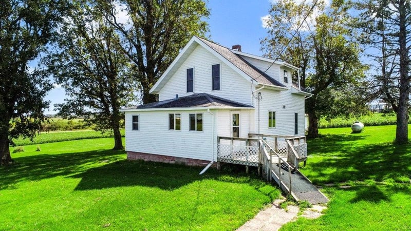 996 13th St, Hillsdale, WI 54733