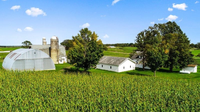 996 13th St, Hillsdale, WI 54733