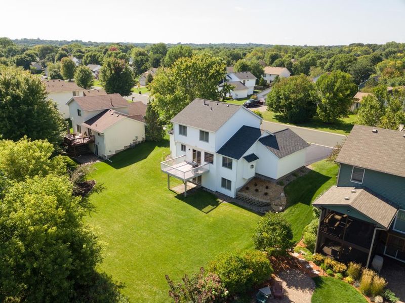 1067 Heather Dr, Woodbury, MN 55129