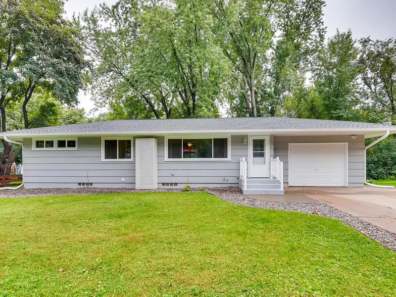 2616 Sherwood Rd, New Brighton, MN 55112