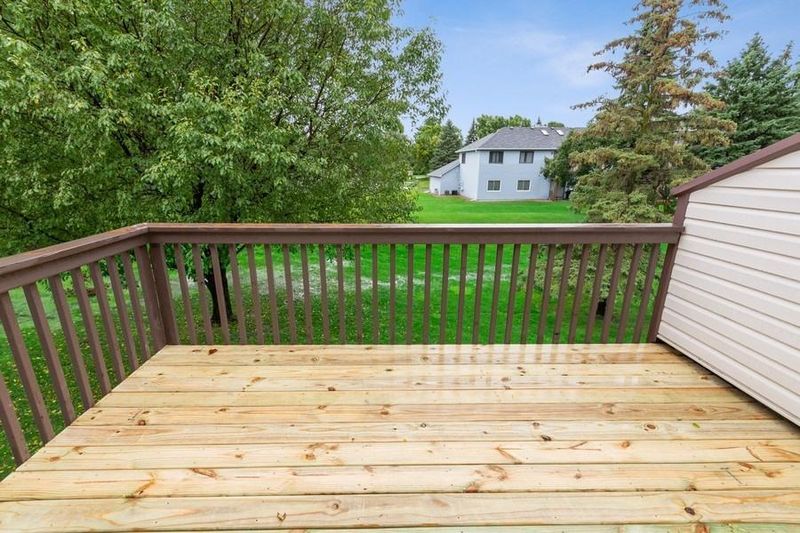 977 Greenhaven Dr #803, Vadnais Heights, MN 55127