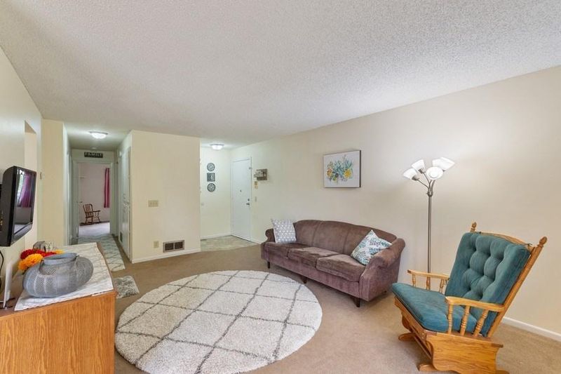 977 Greenhaven Dr #803, Vadnais Heights, MN 55127