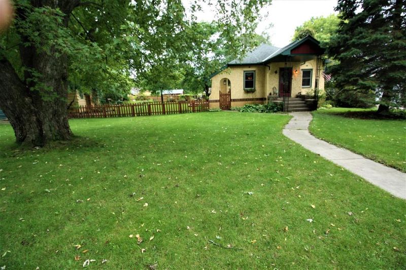 330 Maple Ave N, Annandale, MN 55302