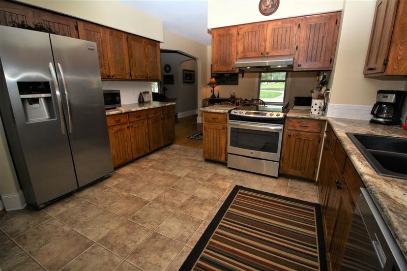 330 Maple Ave N, Annandale, MN 55302