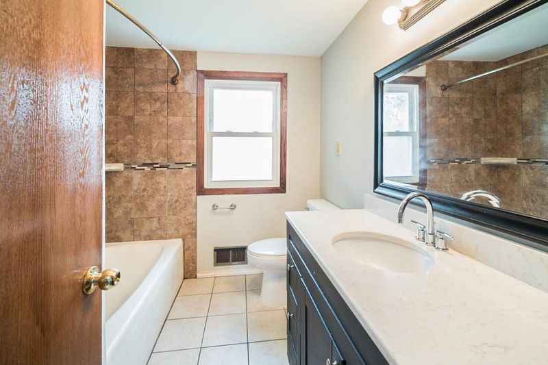 1634 Barclay St, Saint Paul, MN 55106