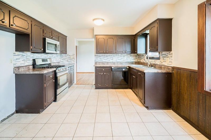 1634 Barclay St, Saint Paul, MN 55106