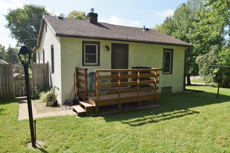 827 46 1/2 Ave NE, Hilltop, MN 55421