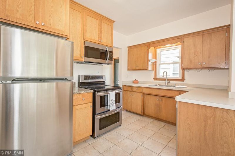 1252 Hewitt Ave, Saint Paul, MN 55104