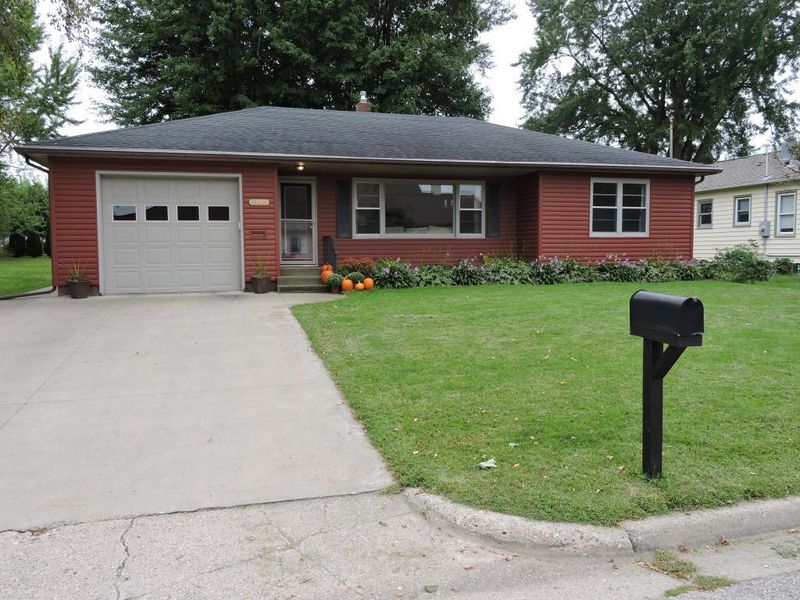 135 2nd Ave NE, Plainview, MN 55964
