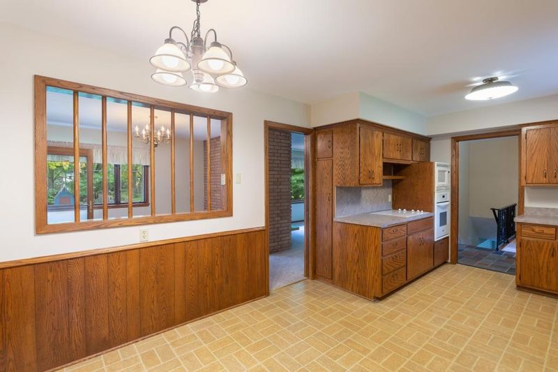 186 Cedar St, White Bear Lake, MN 55110