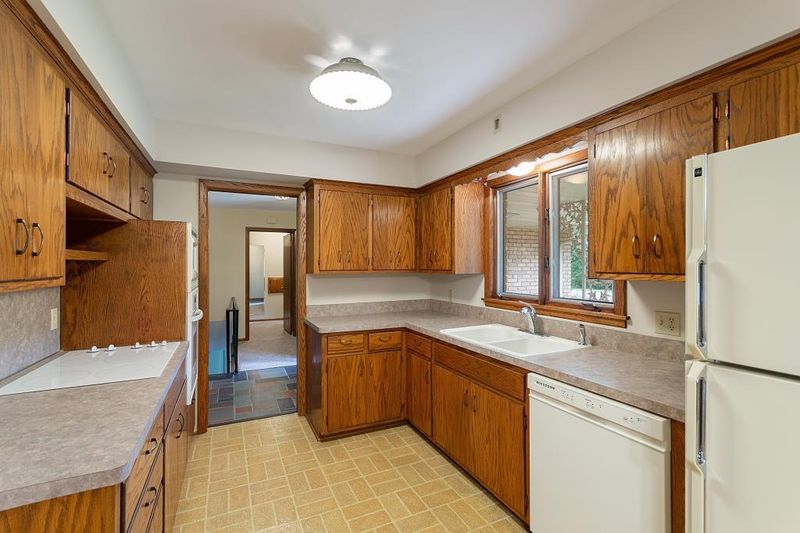 186 Cedar St, White Bear Lake, MN 55110
