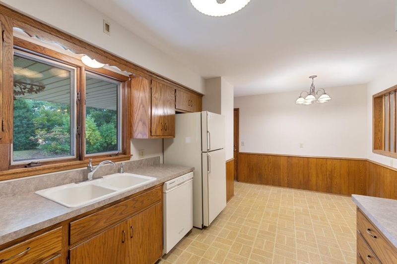 186 Cedar St, White Bear Lake, MN 55110