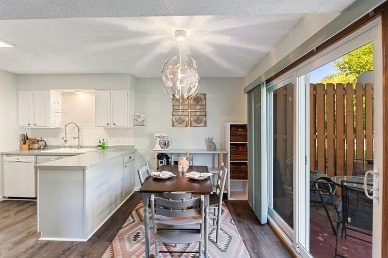 3877 Dolomite Dr, Eagan, MN 55122