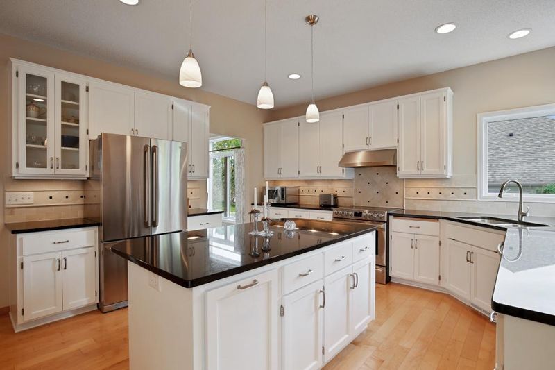 4275 Deerwood Ln N, Plymouth, MN 55441