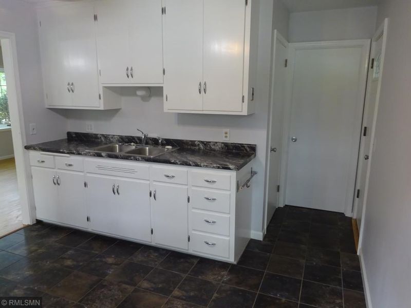 9149 Clinton Ave S, Bloomington, MN 55420