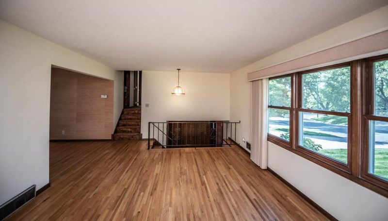 8719 Beard Rd, Bloomington, MN 55431