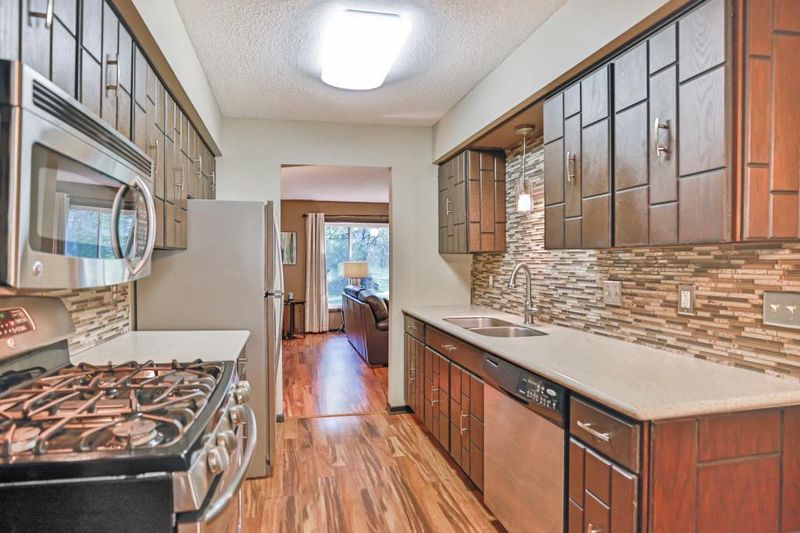 3116 Flag Ave N, New Hope, MN 55427