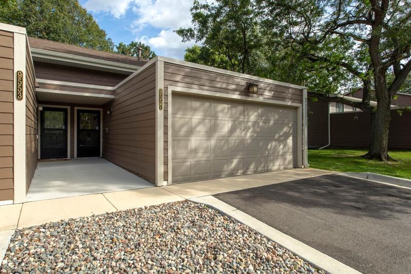 9557 Trail East Rd, Bloomington, MN 55420