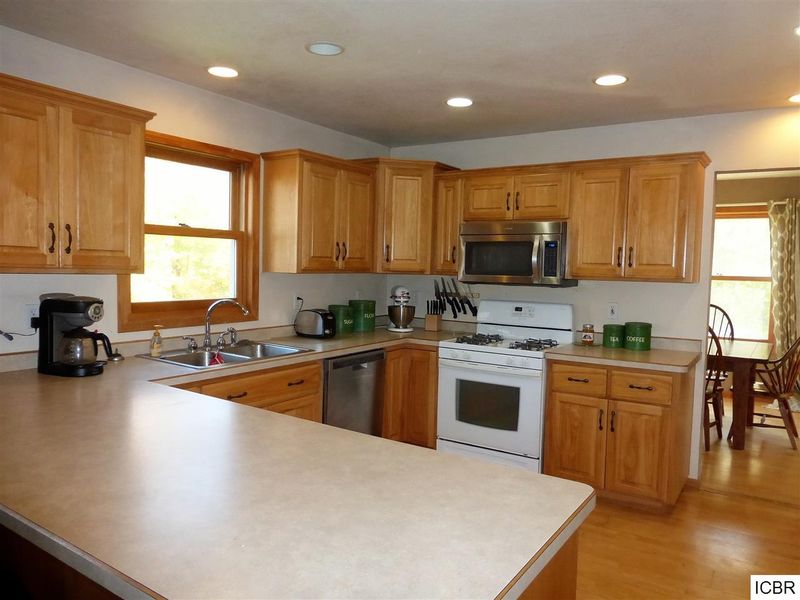 24466 Hillcrest Dr, Cohasset, MN 55721