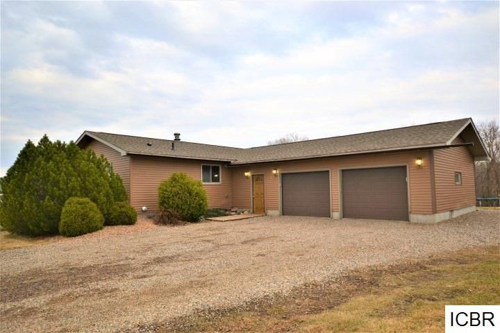 310 Skiview Ave, Coleraine, MN 55722