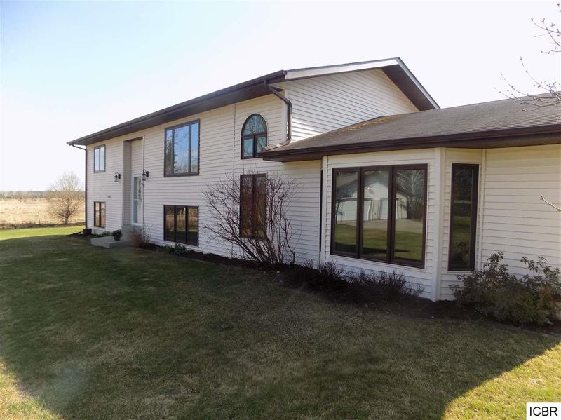 246 Hakala Ln, Bovey, MN 55709