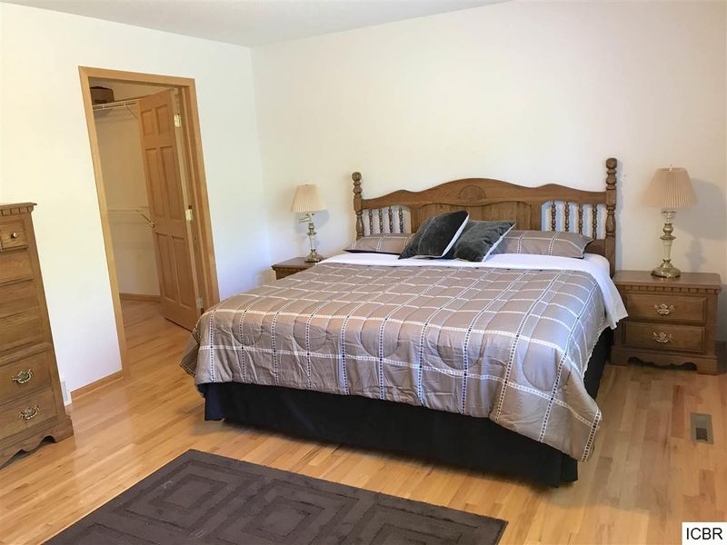 1015 Pine Ridge Cir, Grand Rapids, MN 55744