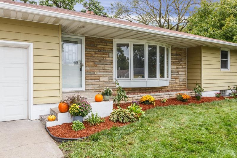 1473 County Road B E, Maplewood, MN 55109