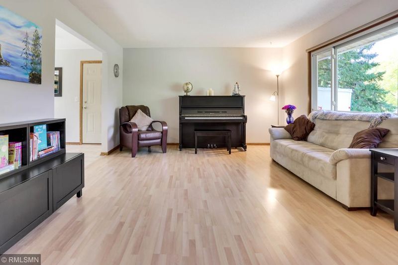 8620 Annapolis Ln N, Maple Grove, MN 55369