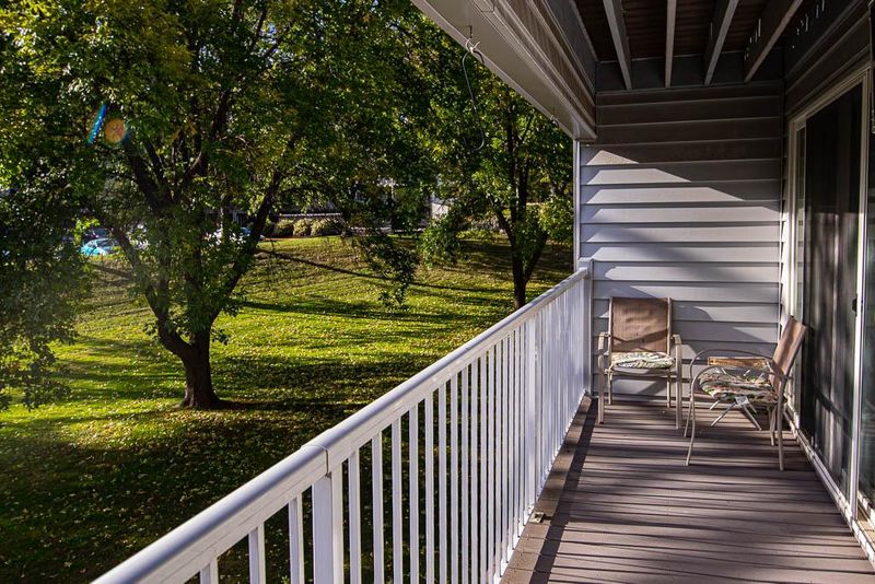 175 County Road B2 E #323, Little Canada, MN 55117