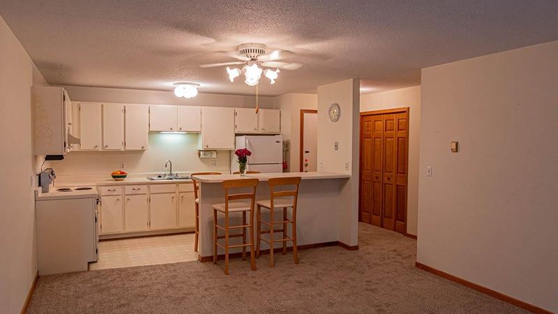 175 County Road B2 E #323, Little Canada, MN 55117