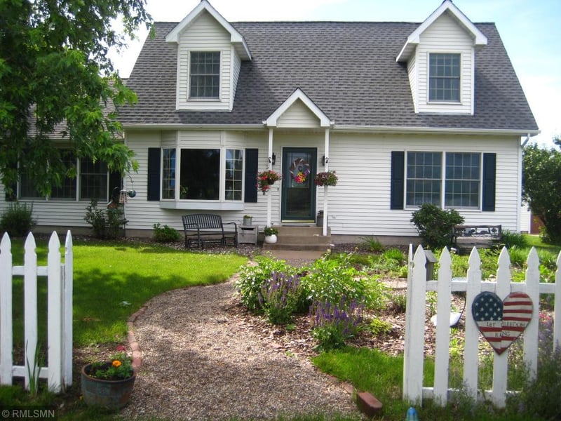 1059 River Rd, Osceola, WI 54009