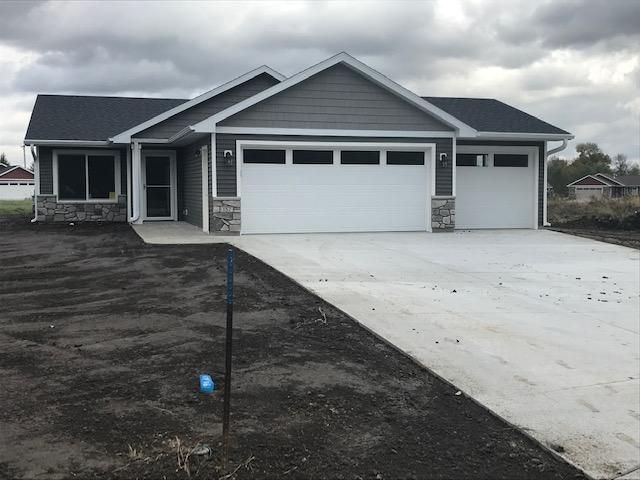 157 Golf Links Ave, Zumbrota, MN 55992