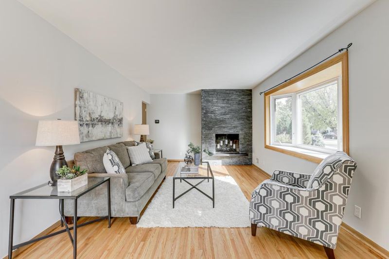 4112 France Ave S, Edina, MN 55416
