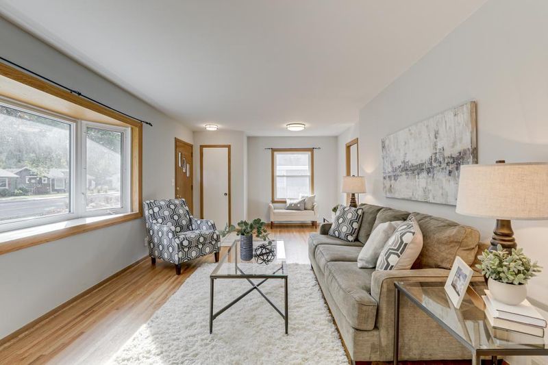 4112 France Ave S, Edina, MN 55416