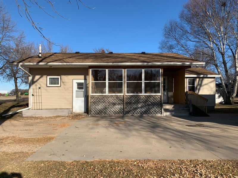 121 N 5th St, Dawson, MN 56232