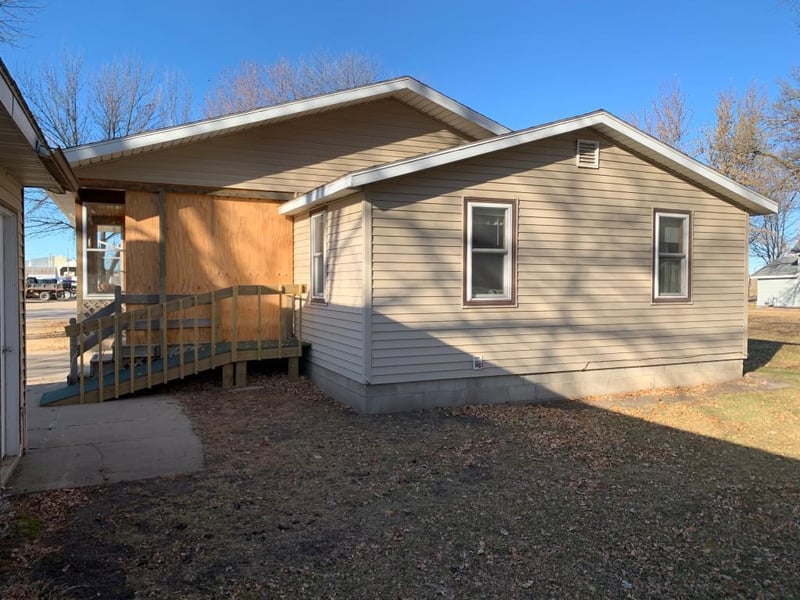 121 N 5th St, Dawson, MN 56232