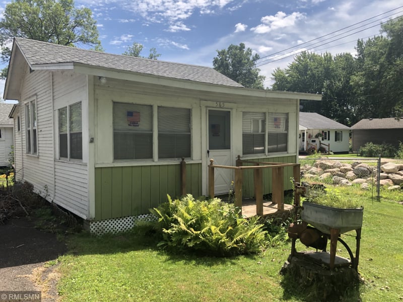 585 N Shore Dr, Forest Lake, MN 55025