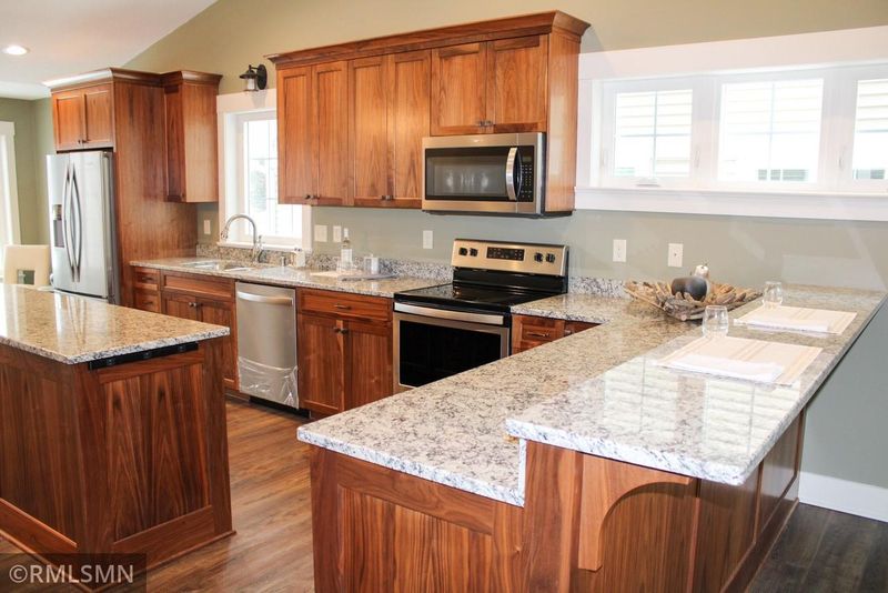 531 Haralson Dr, Belle Plaine, MN 56011