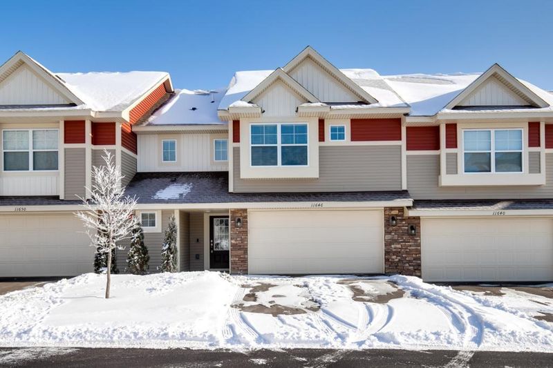 11646 Forest Ln, Rogers, MN 55311