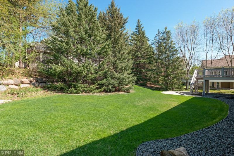 441 Vadnais Lake Dr, Saint Paul, MN 55127
